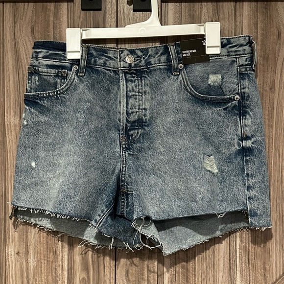 NWT Mid Rise Covered Button Fly Boyfriend Jean Shorts - Picture 1 of 4